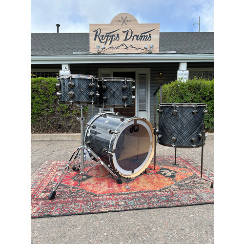 DW DW Collector's 4pc SSC Maple Shellpack (Grey Crystal Finish Ply w/Black Nickel Hardware)