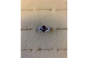 Ring: SS amethyst side triquetras