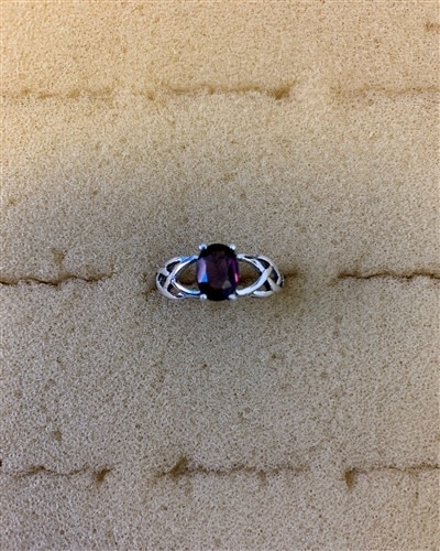 Ring: SS amethyst side triquetras