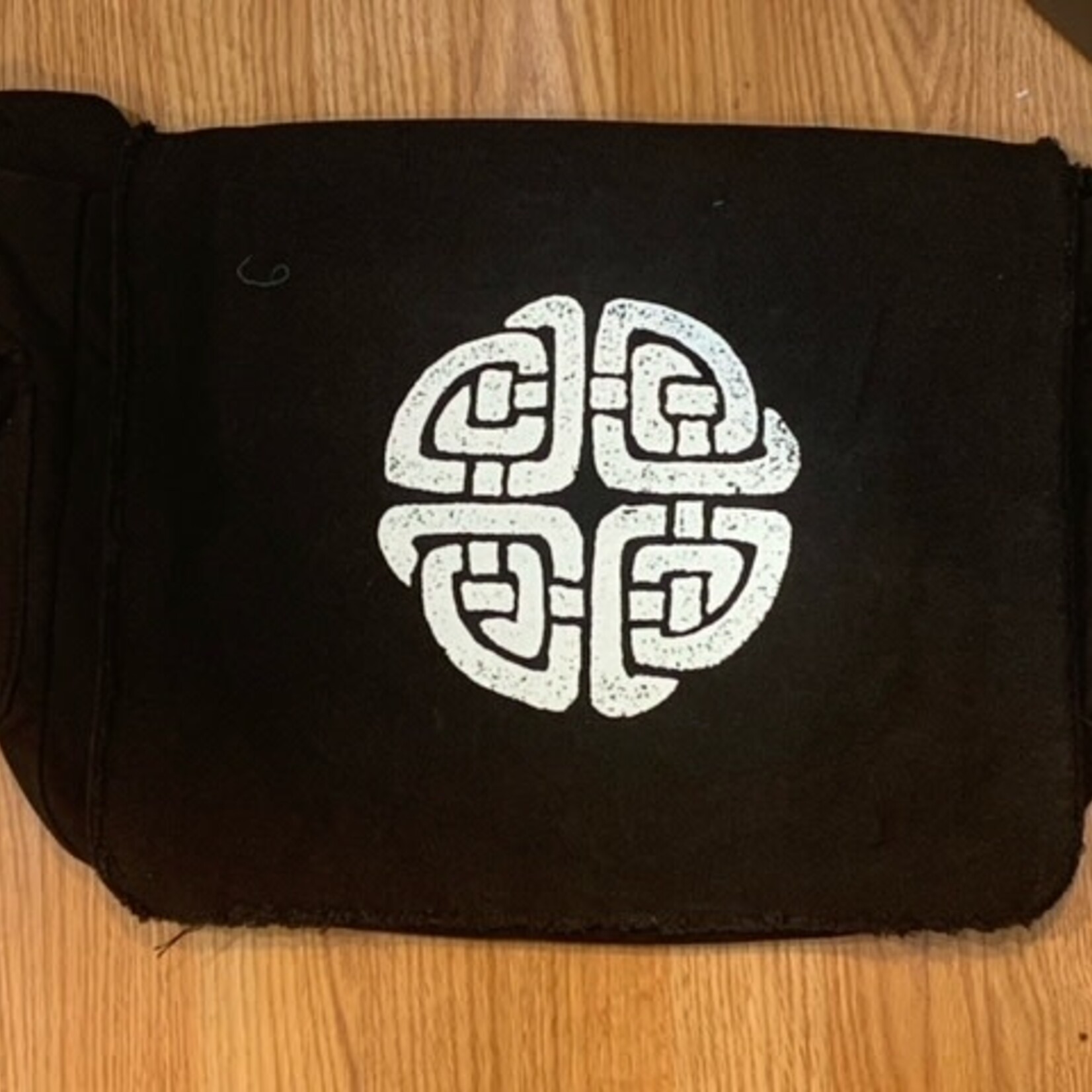 Messenger Bag: Celtic Knot Blk