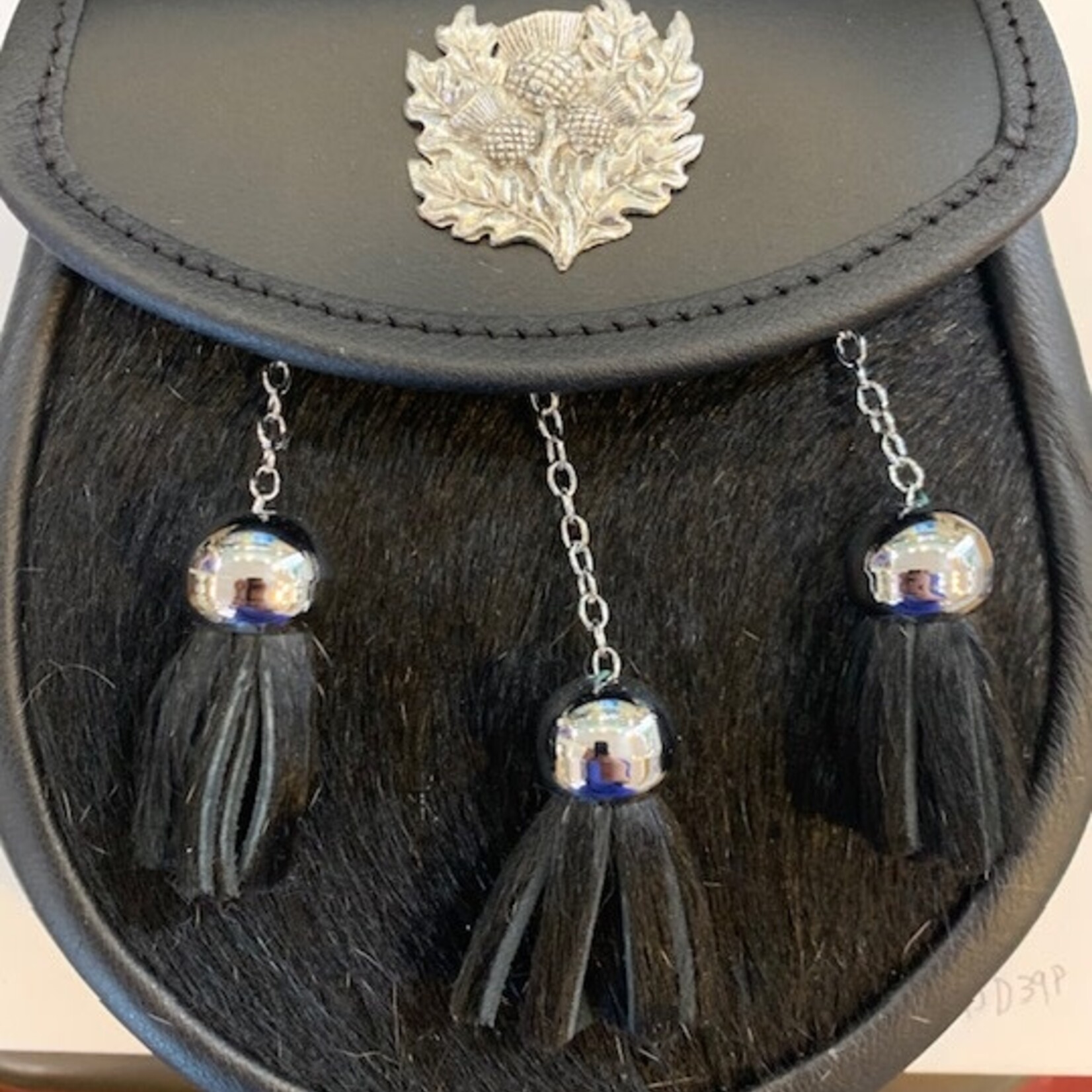 Glen Esk Sporran: Semi-Dress,Thistle,Leather,Black Bovine