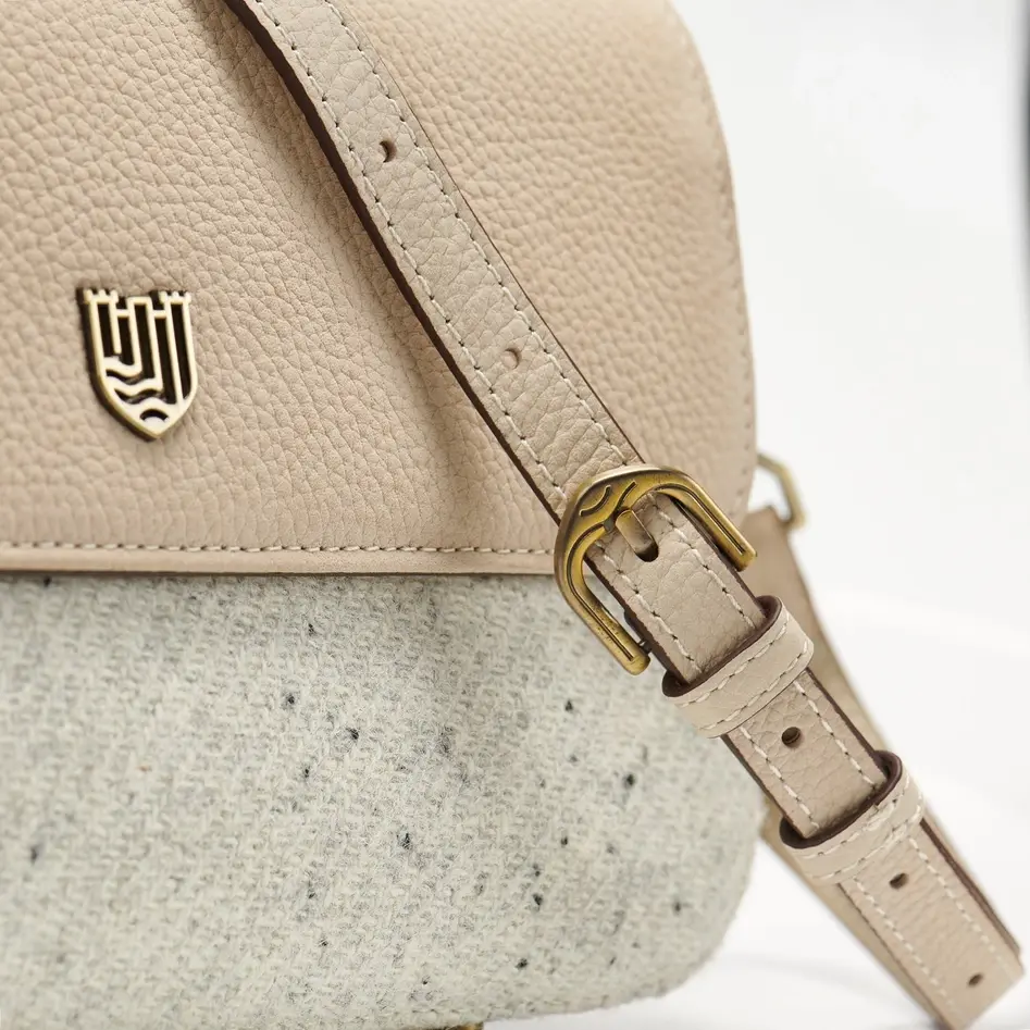 Islander Bag: The Caithness Clutch Cream Plain