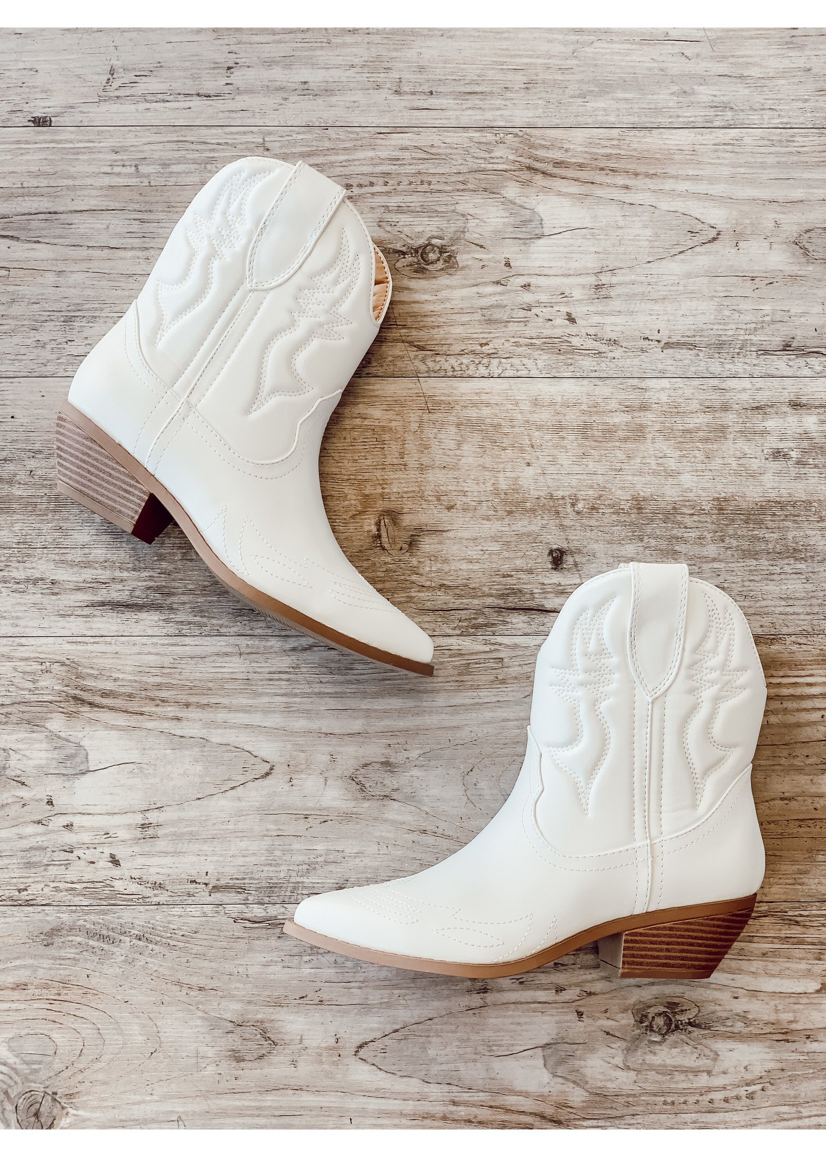 The Nashville Faux Leather Western Boots - White