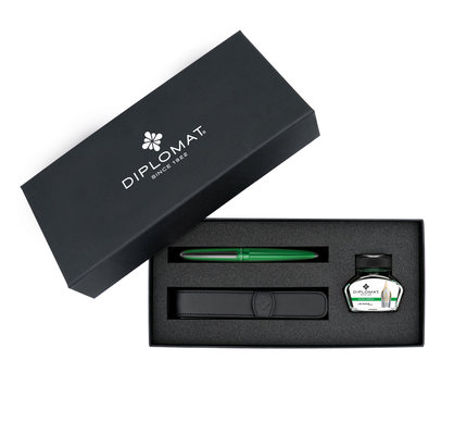 Diplomat Diplomat Aero Fountain Pen Gift Set (Fountain Pen, Bottle of Ink and Free Leather Pen Case) - Green