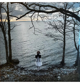 ionnalee / Close Your Eyes