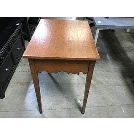 20 x 26 1/2 x 29” Wood end table )7/7/21(