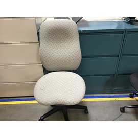 Lt. Brown pattern desk chair w/o arms (11/8/22)