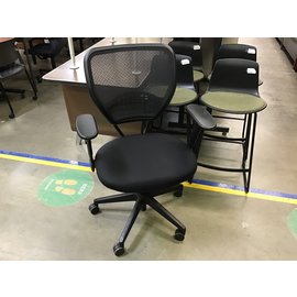 Black  padded seat mesh back desk chair 12/13/22