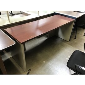 23 1/2x66x28” beige metal frame work table 5/16/23