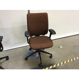 Brown Steelcase adjustable desk chair on castors 3/20/24