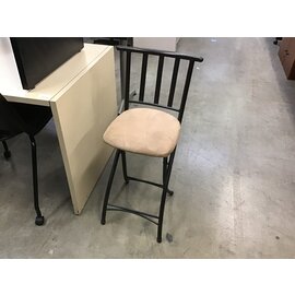 Tan padded metal frame counter height chair 4/4/24