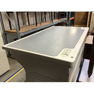 28x48x30” Iceberg beige plastic desk 11/10/25