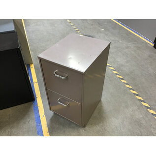 18x15x28” Tan metal 2 drawer vertical file cabinet - some wear 2/10/26