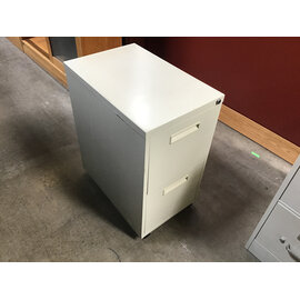 23x15x28” Beige metal 2 drawer file cabinet on castors 7/7/26