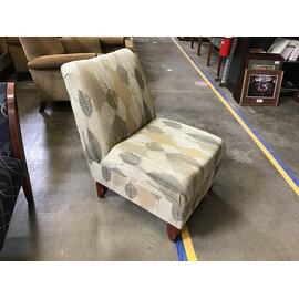 24” Tan leaf pattern no arms side lounge chair 8/7/26
