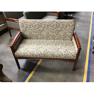 46 1/2” Tan and blue leaf pattern fabric wood frame cushioned bench 8/7/26