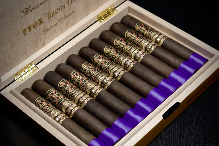 Arturo Fuente Opus X FFOX - Tauros The Bull Maduro - Box 10