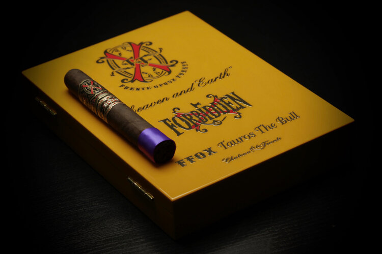 Arturo Fuente Opus X FFOX - Tauros The Bull Maduro - Box 10