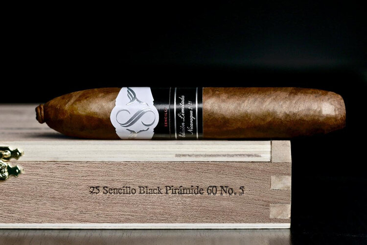 Sencillo Sencillo Black Piramide No. 5 - Box 25