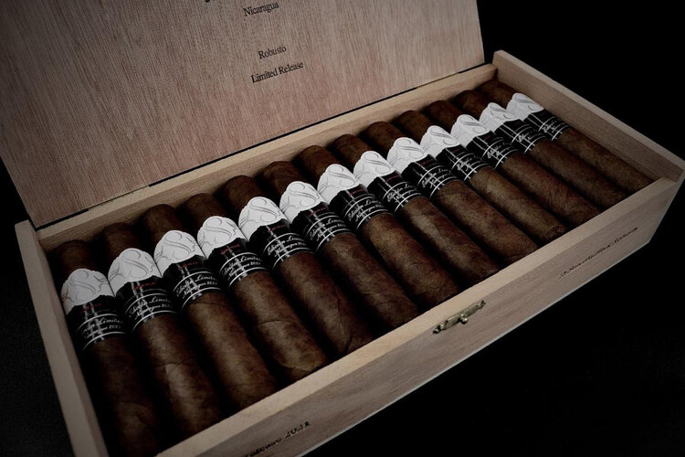 Sencillo Sencillo Black Piramide No. 5 - Box 25