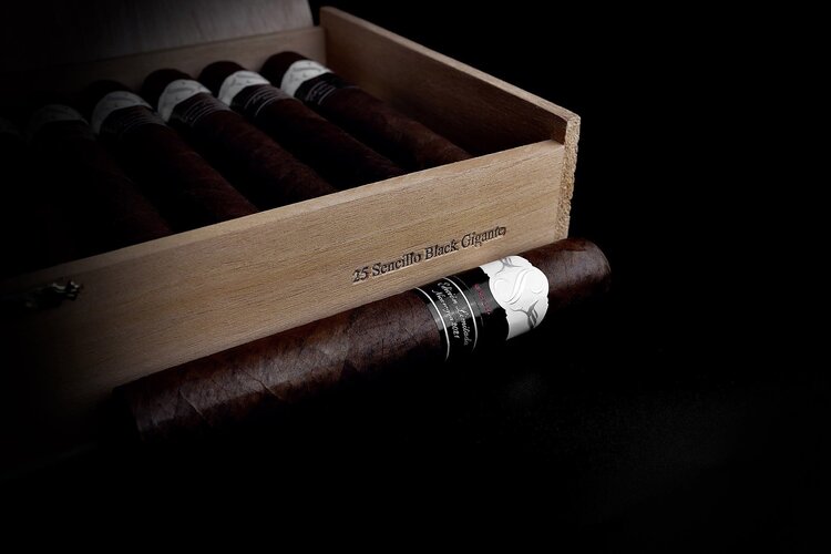 Sencillo Sencillo Black Gigante - single