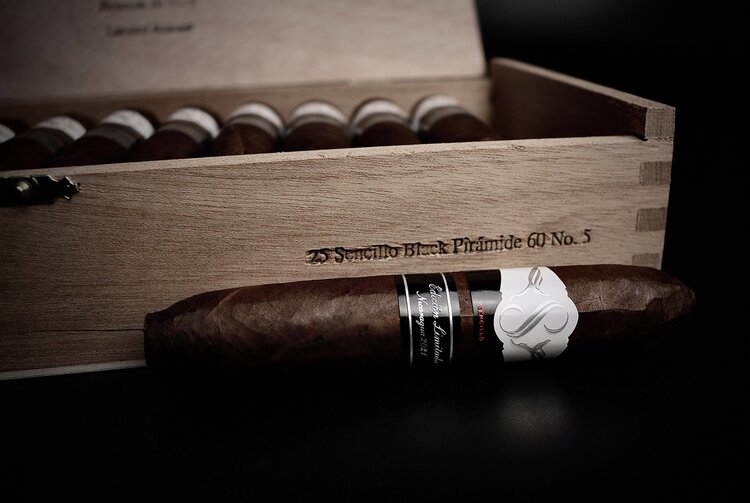 Sencillo Sencillo Black Piramide No. 5 - Box 25