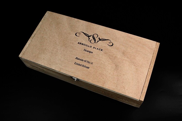 Sencillo Sencillo Black Piramide No. 4 - Box 25