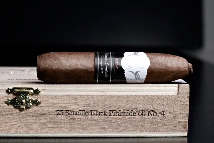Sencillo Sencillo Black Piramide No. 4 - single