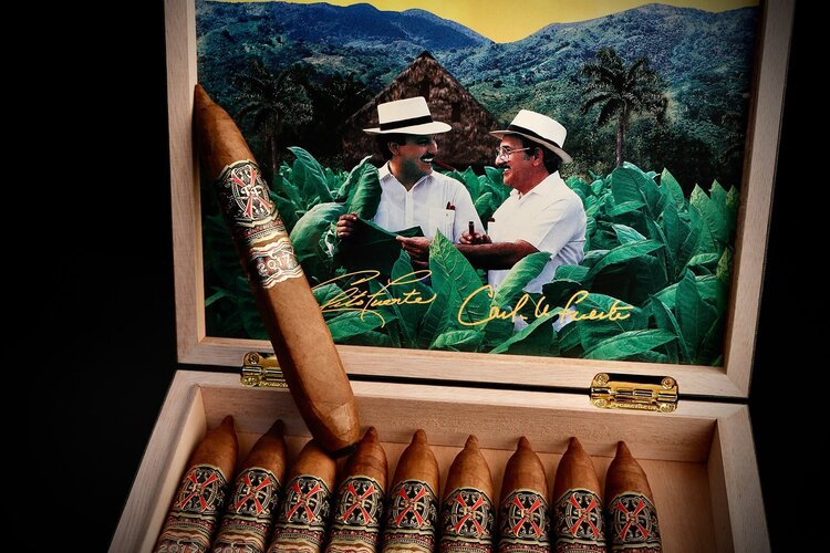 Arturo Fuente Opus X FFOX - El Scorpion Natural - Box 10