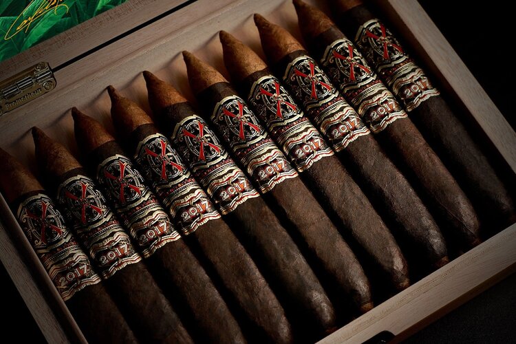 Arturo Fuente Opus X FFOX - El Scorpion Maduro - Box 10