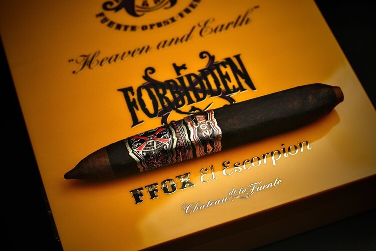 Arturo Fuente Opus X FFOX - El Scorpion Maduro - Box 10