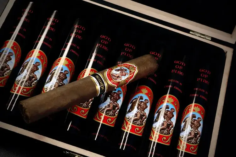 God of Fire God of Fire Serie B Robusto Tubo - Box 8