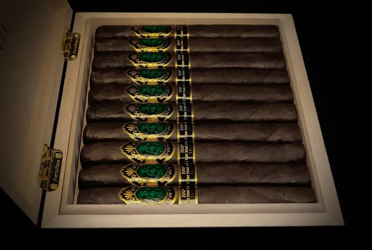 God of Fire God of Fire KKP Never Back Down Toro Extra 54 - Box 10