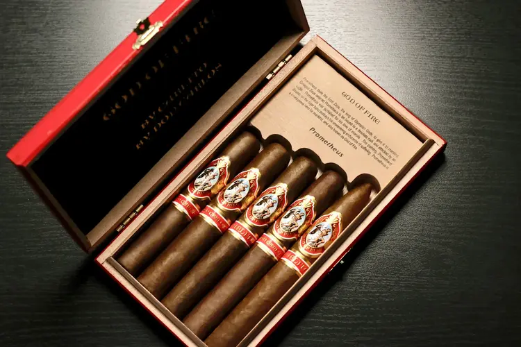 God of Fire God of Fire by Carlito/Don Carlos Assortment - Box 5