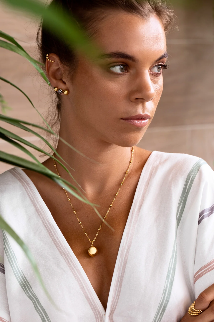 Olivia Ball Short 18 Pendant Necklace