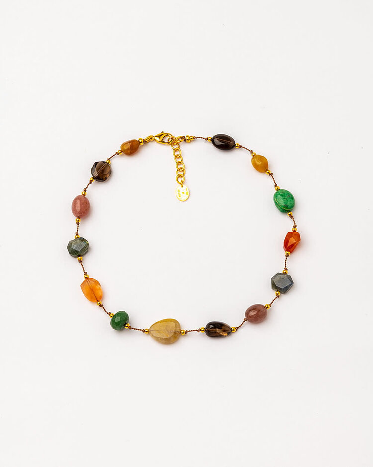 Short floating necklace with quartz