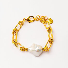 Golden Link Bracelet with Freshwater Pearl