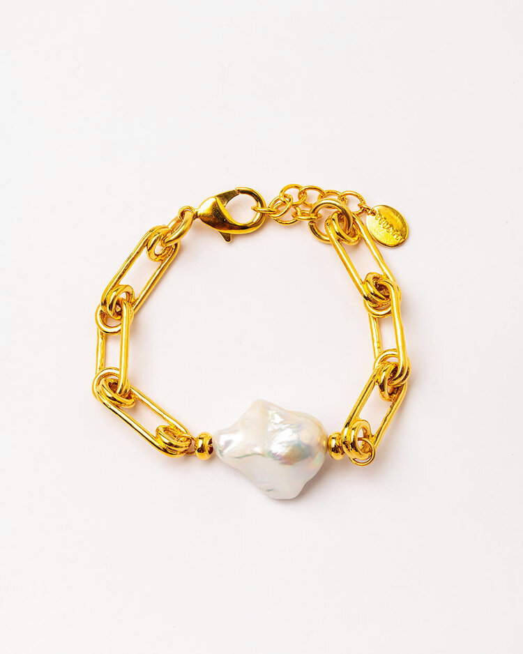Golden Link Bracelet with Freshwater Pearl