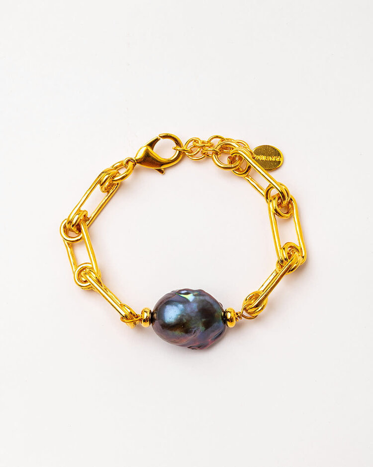 Golden Link Bracelet with Black Freshwater Pearl