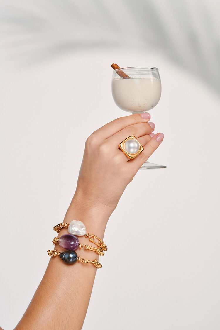 Golden Link Bracelet with Freshwater Pearl