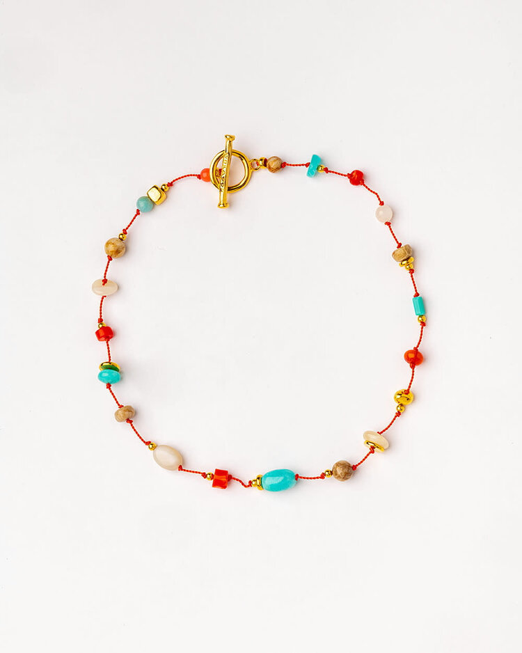 Floating Chocker Necklace With Quartz Red Cord