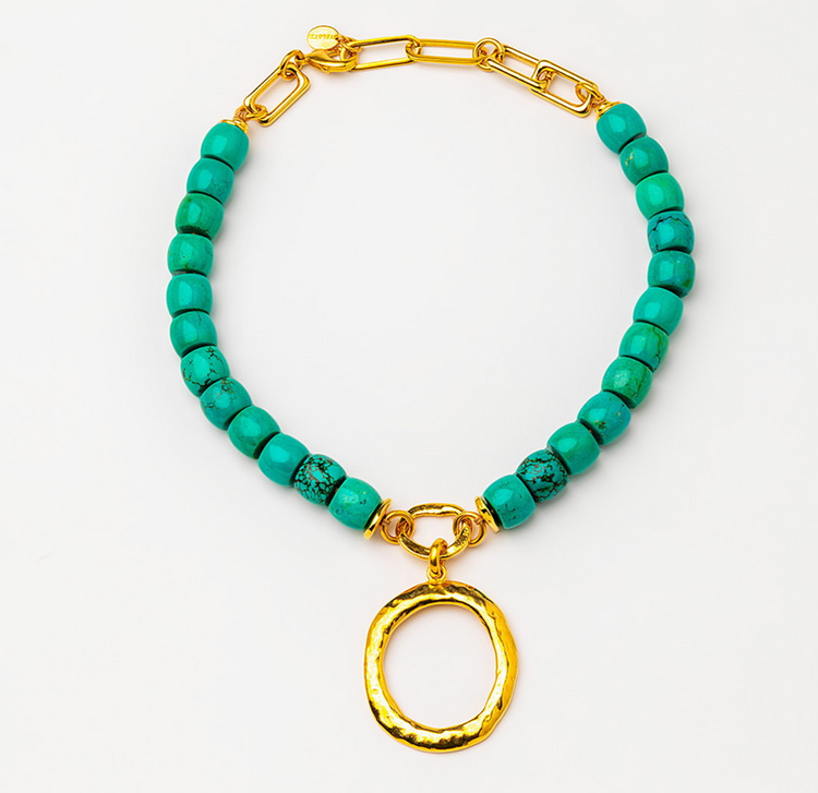 Necklace with howlite