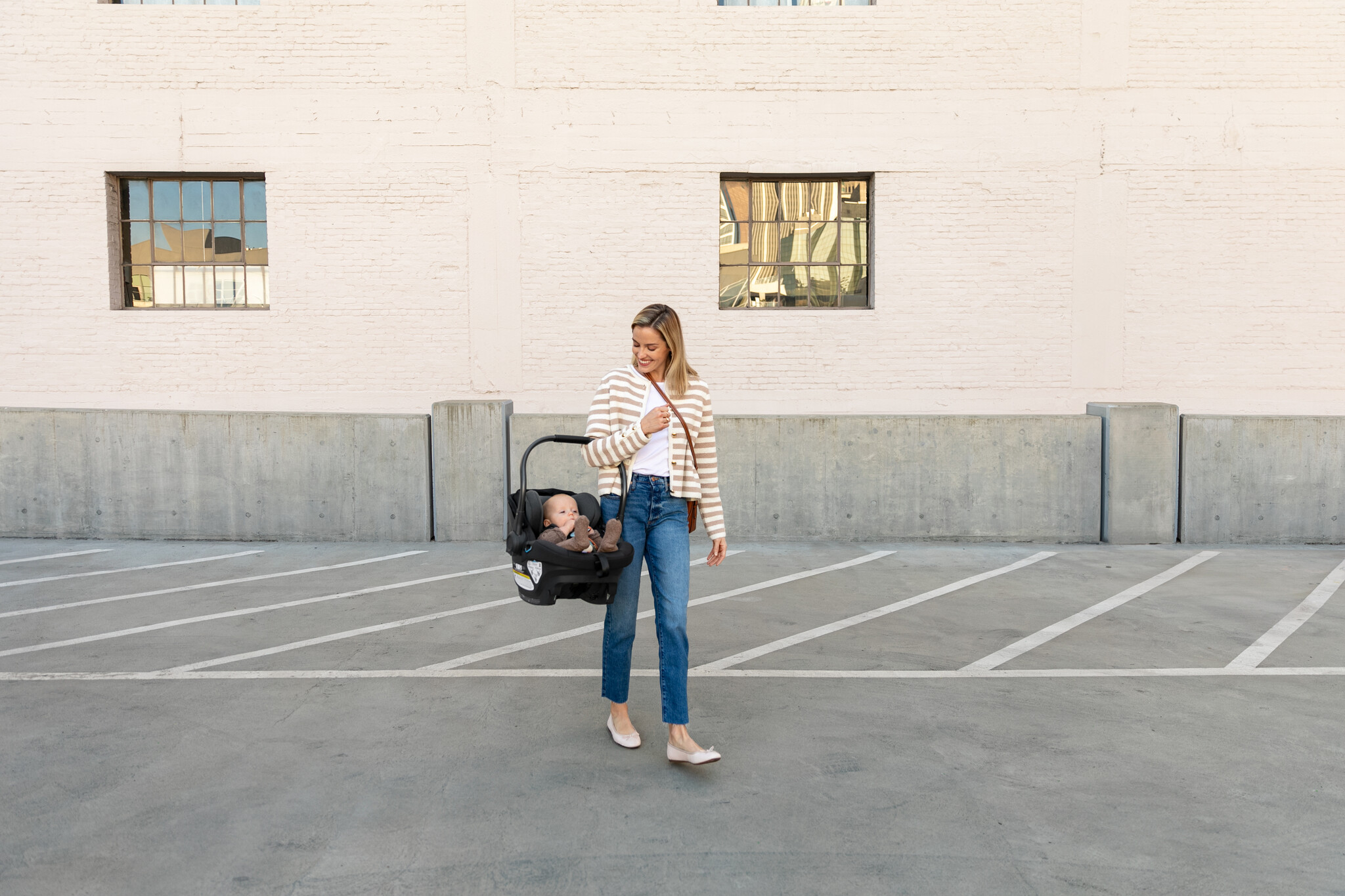 UPPAbaby UPPAbaby ARIA V2 Infant Carseat - James (Black)