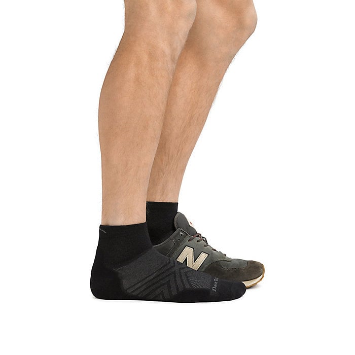 DARN TOUGH RUNNING MEN'S RUN QUARTER ULTRA-LIGHTWEIGHT RUNNING SOCK –  Shoetopia Footwear