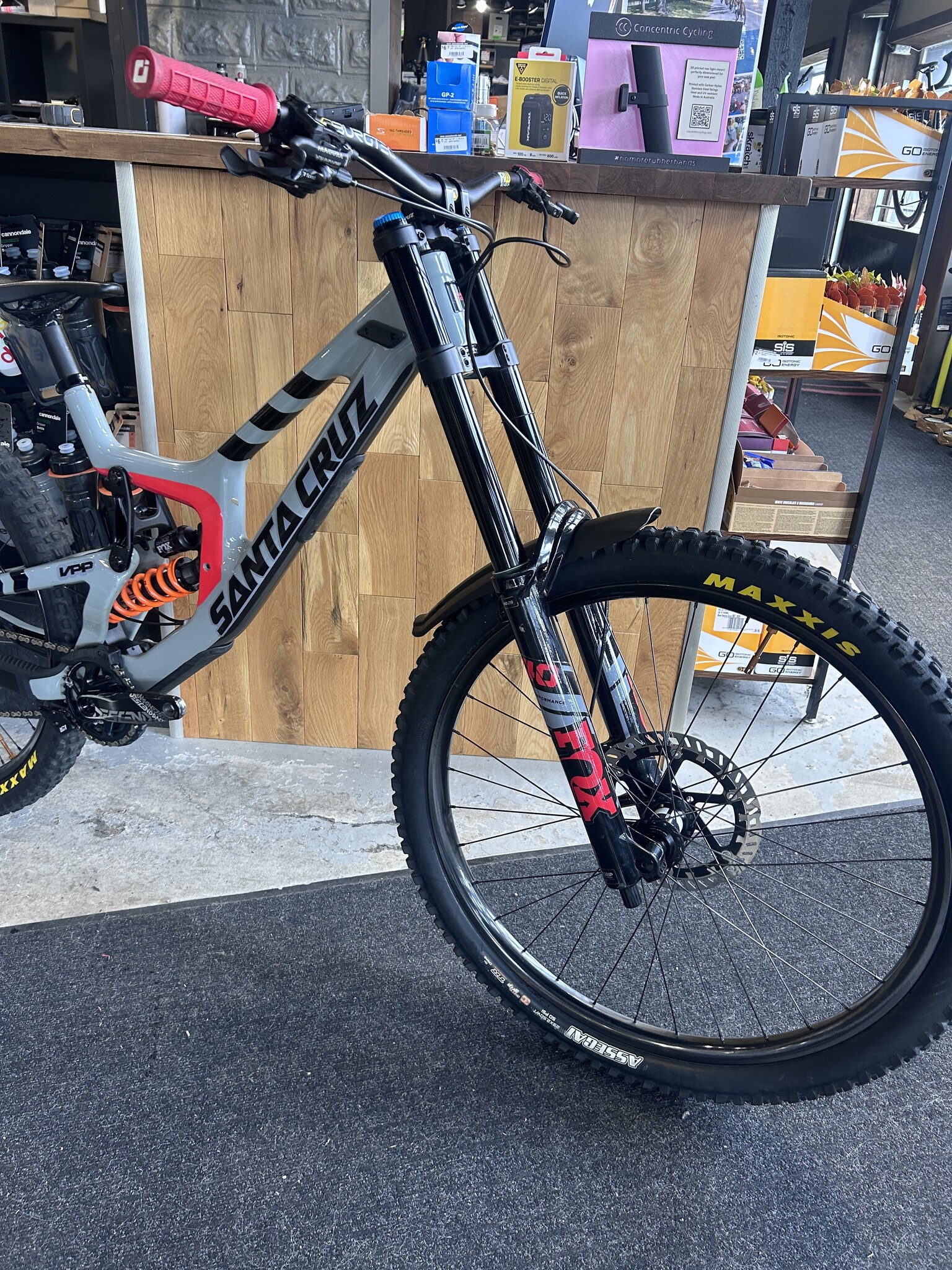 Santa Cruz Bicycles V10 7 CC, LG, Usagé, 2023