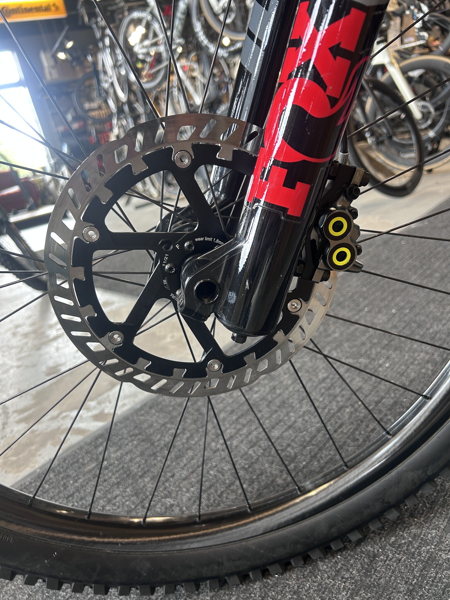 Santa Cruz Bicycles V10 7 CC, LG, Usagé, 2023
