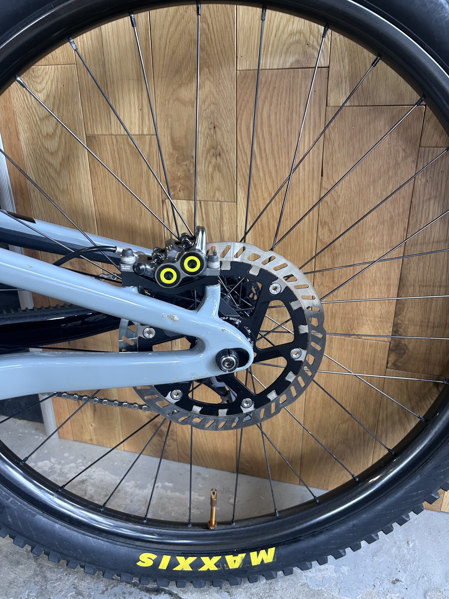 Santa Cruz Bicycles V10 7 CC, LG, Usagé, 2023