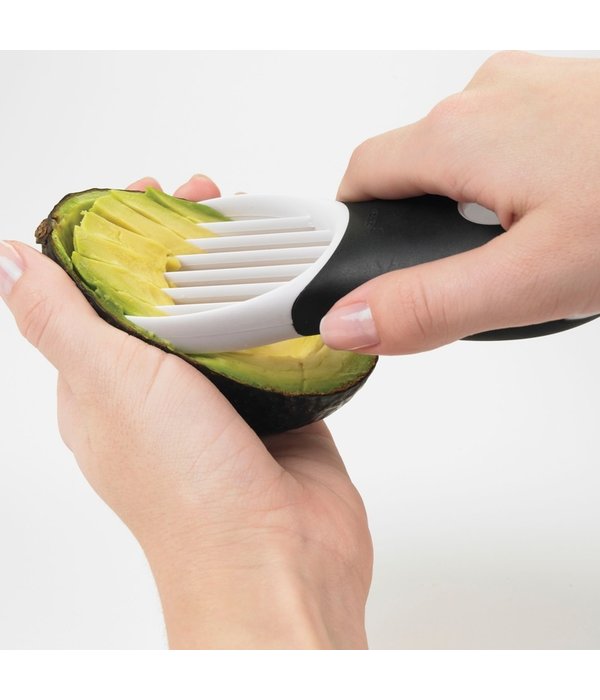 https://cdn.shoplightspeed.com/shops/610486/files/15124651/600x700x2/oxo-oxo-3-in-1-avocado-slicer.jpg