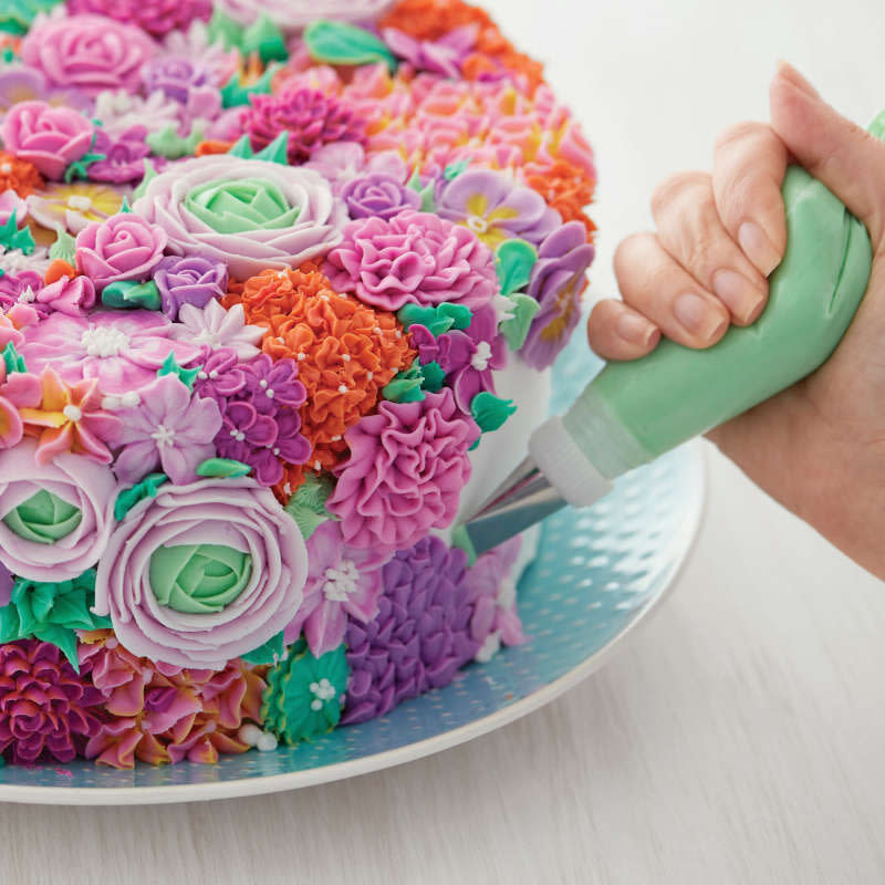  Wilton Cupcake Decorating Icing Tips, 12-Piece Set: Home &  Kitchen