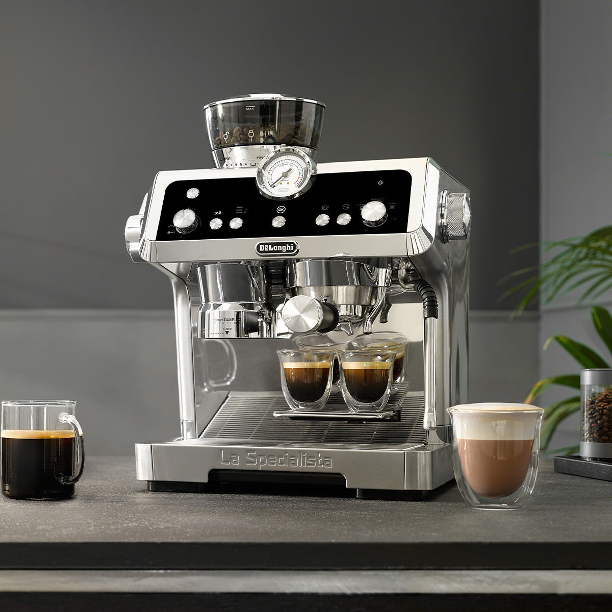 Specialista : tout savoir sur la gamme de cafetières semi-automatiques de  Delonghi - Les Numériques